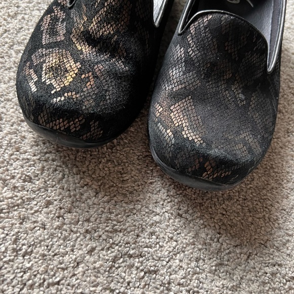 Dansko Women's Size 37 Olivia Leather Slip On Flats Snake Print Bronze/Black - Picture 4 of 5